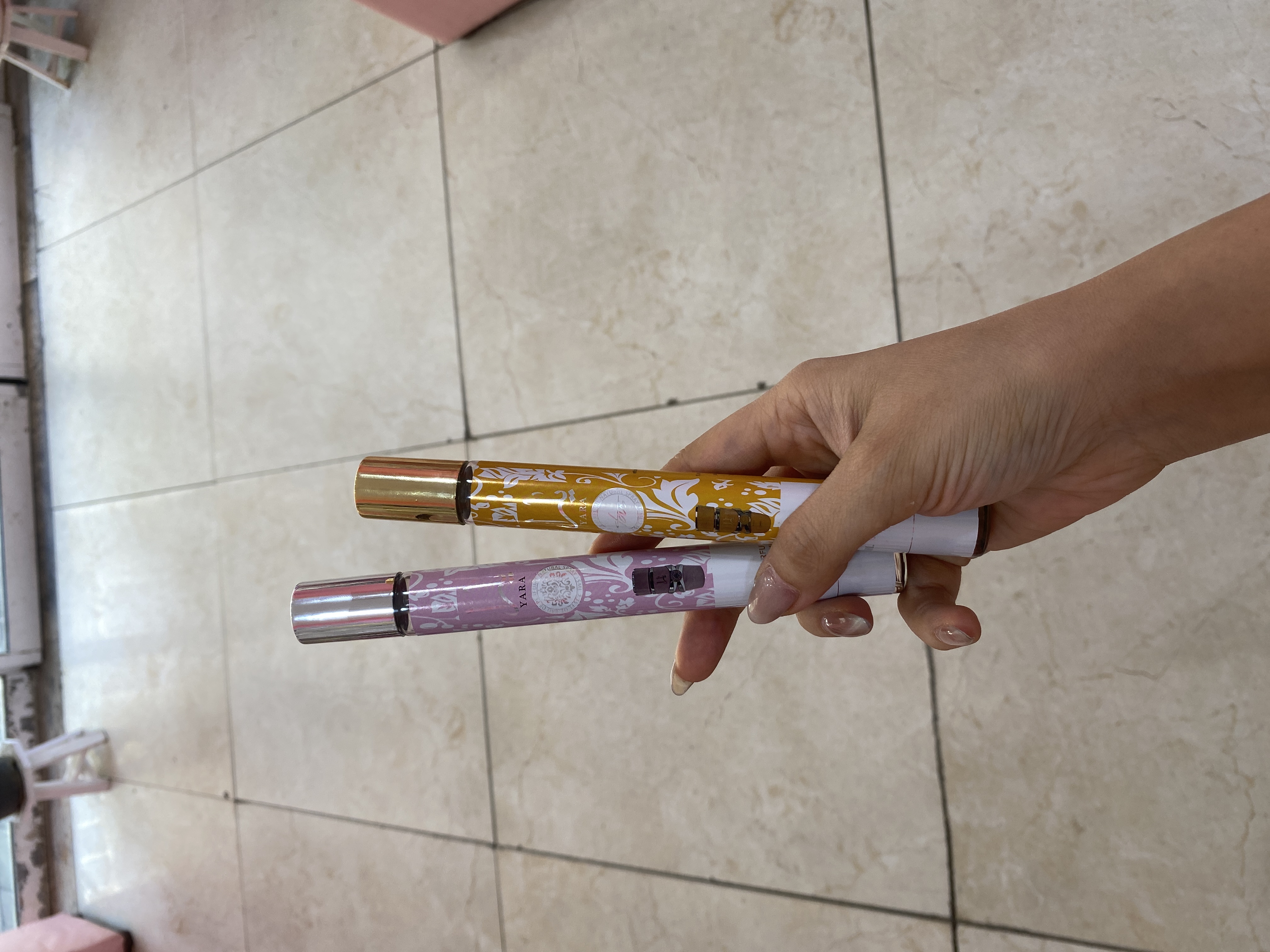 عطر یارا قلمی
